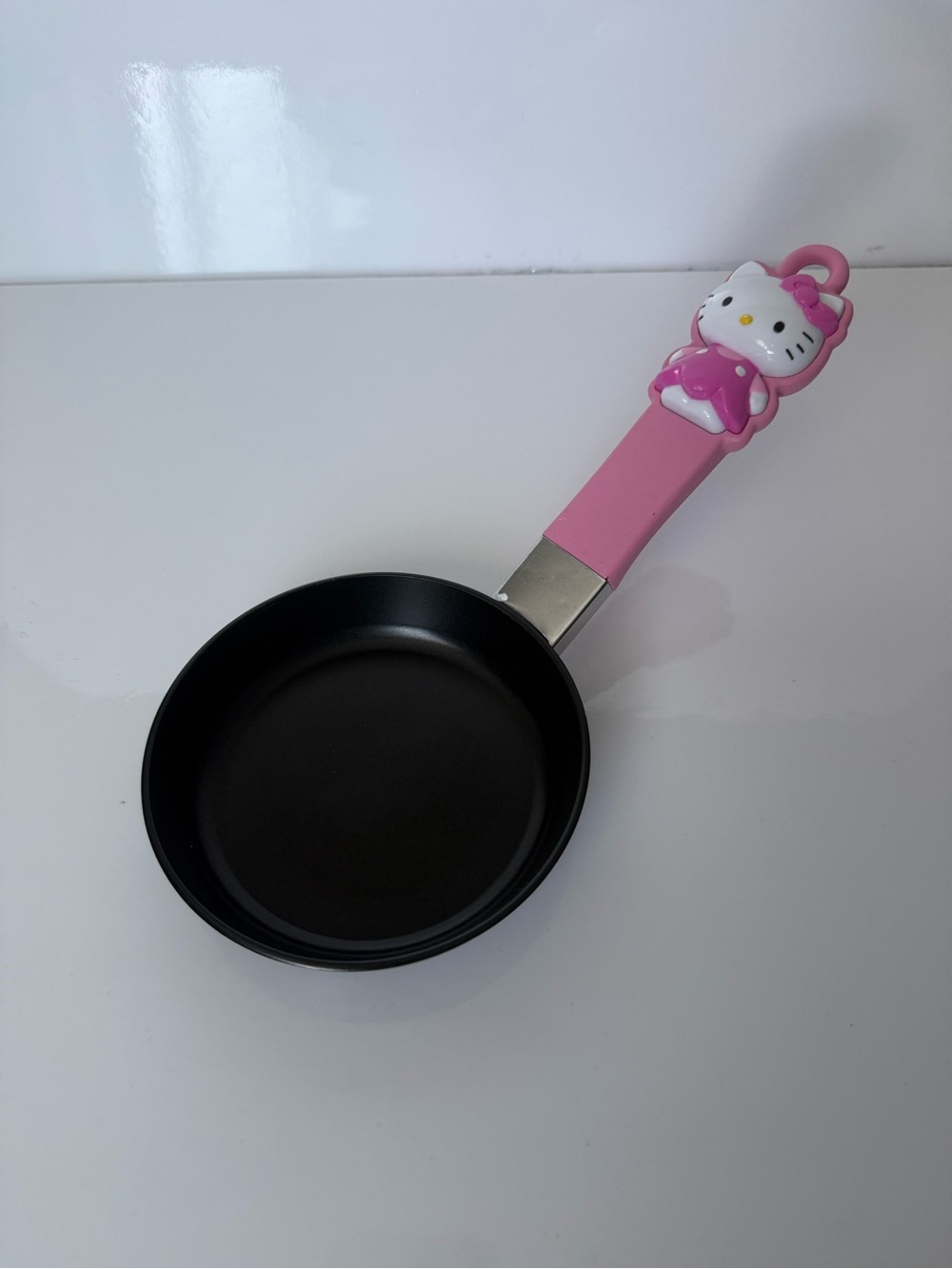 2013 Sanrio HELLO KITTY Non Stick Fry Pan Good Condition